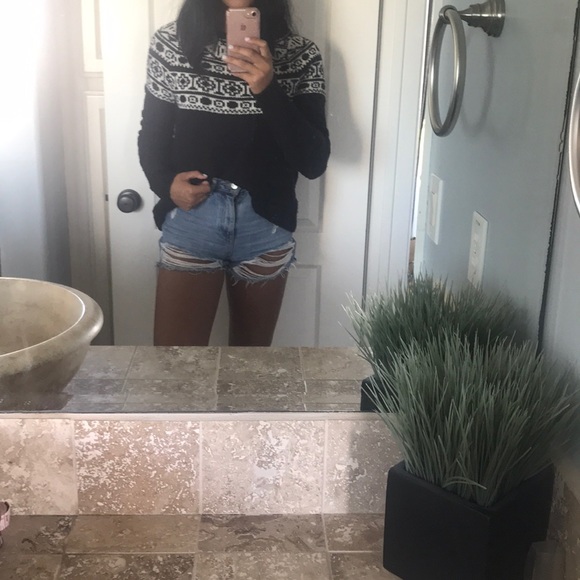 black and white patterned sweater - Picture 2 of 3